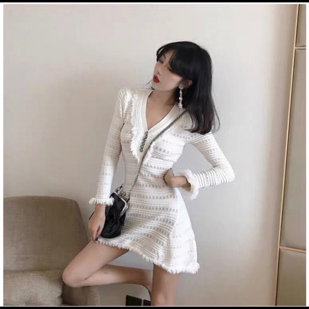Women’s white dress V-neck long-sleeves